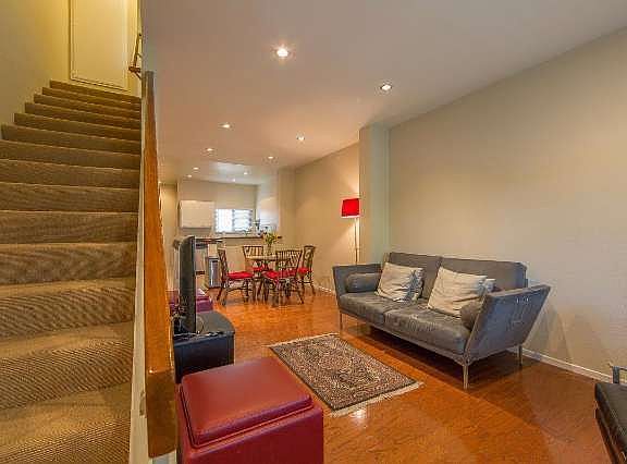 3rd image of 512 N Via Colinas