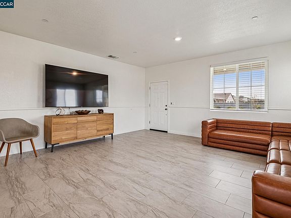 5th image of 4748 Beacon Way