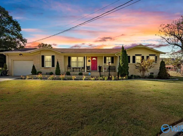 2412 Gwen St, Scottsboro, AL 35768