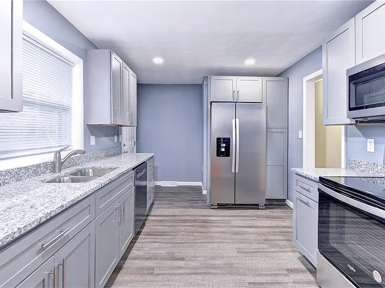 10 Whipple Dr — Photo 8