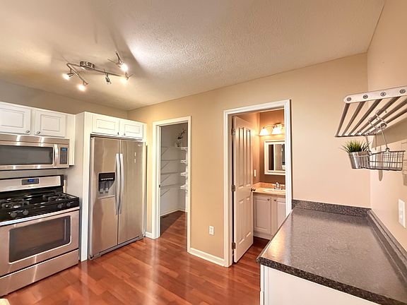 4th image of 7408 Cayman Ln