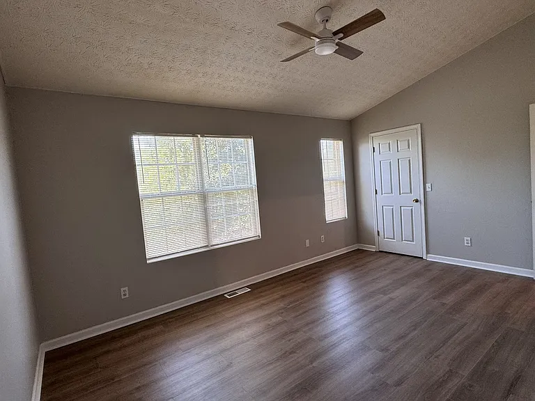 5825 Strathmoor Manor Cir — Photo 11