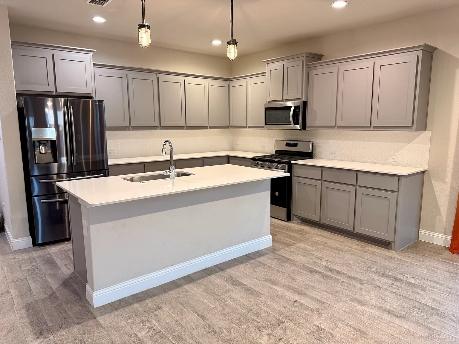 4 bed, 2189 sqft, $2,690 — Photo 2