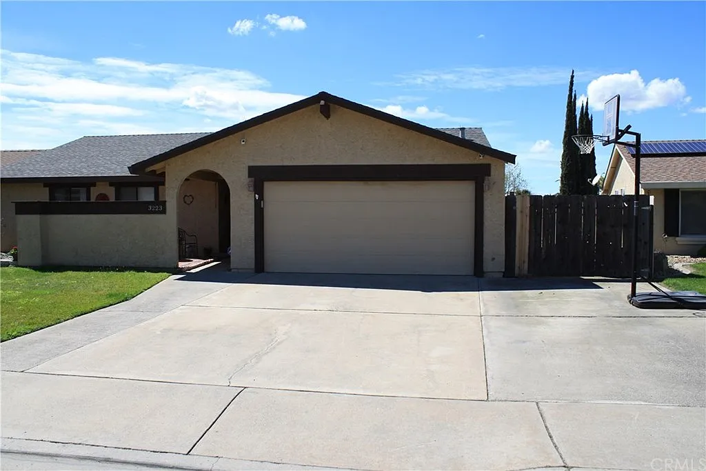 3223 Village Woods Dr photo 1