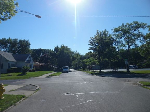 5th image of 2729 Kenwood Ave