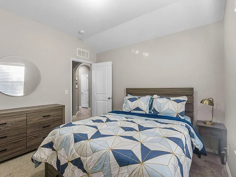 3308 W Charlotte St — Photo 7
