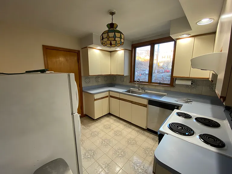 5 Columbia St #1 — Photo 10