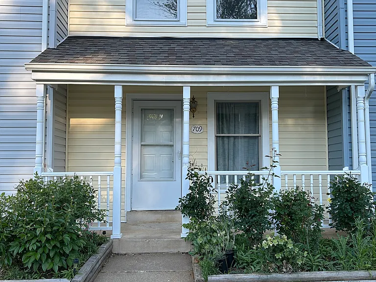 709 Madison Ct — Photo 1