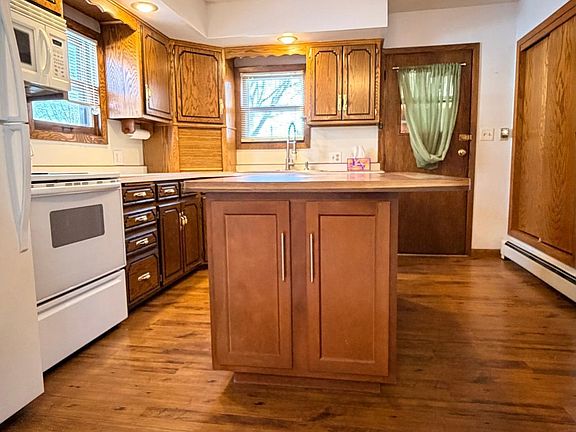 3rd image of 318 South St