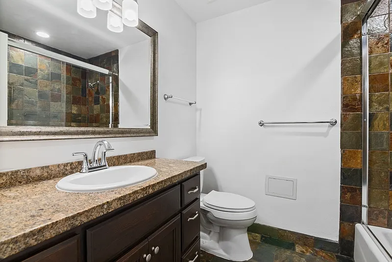 3 bed, 1175 sqft, $3,395 — Photo 3
