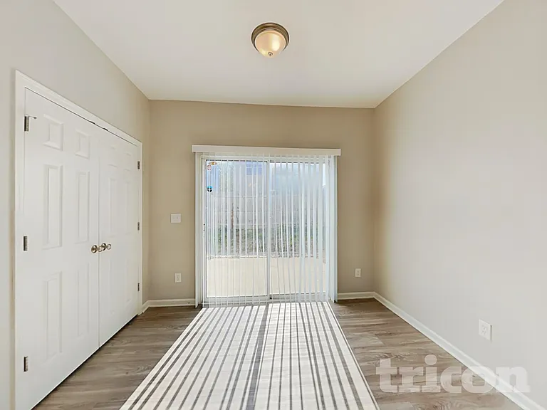 1211 Joannas Ct — Photo 3