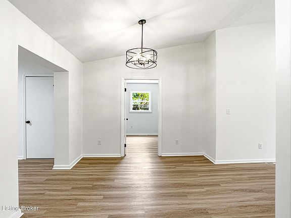 3rd image of 2419 Woodmont Dr