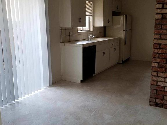 2nd image of 2830 Malabar Ave