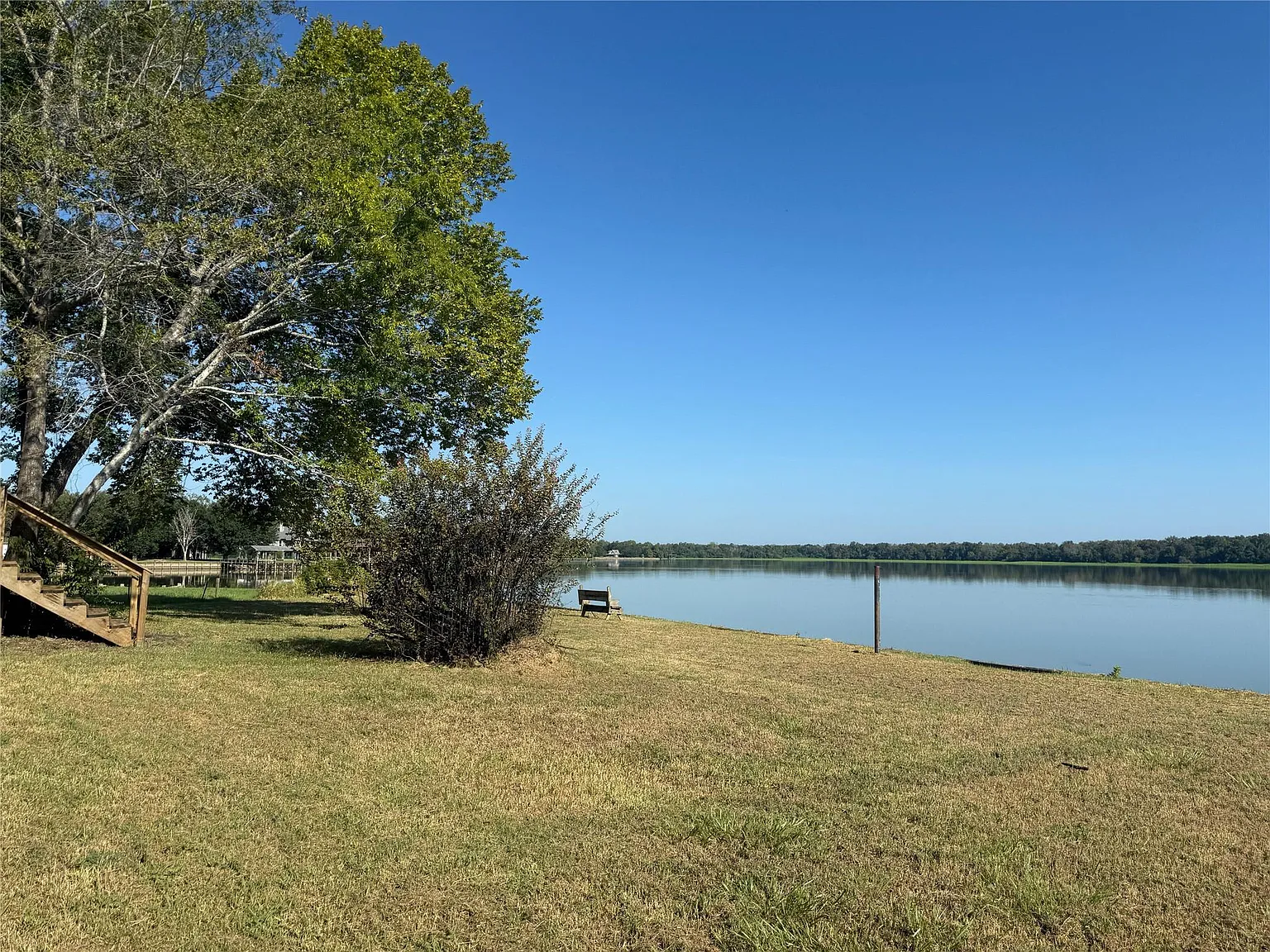 3 bed, 2.0 bath, 1324 sqft, $1,300 — Photo 2
