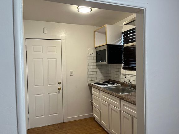 2nd image of 4525 1/2 San Carlos Ave
