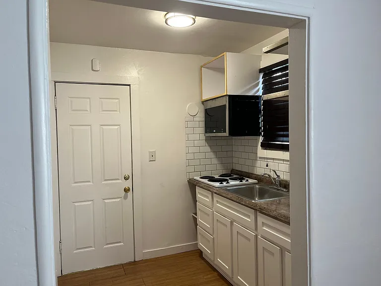 4525 1/2 San Carlos Ave — Photo 2