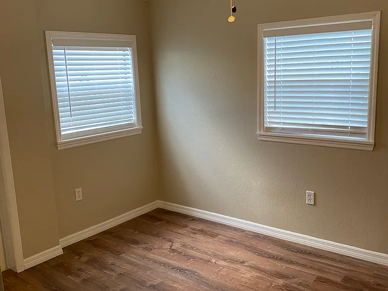 228 W Warren Ave — Photo 13