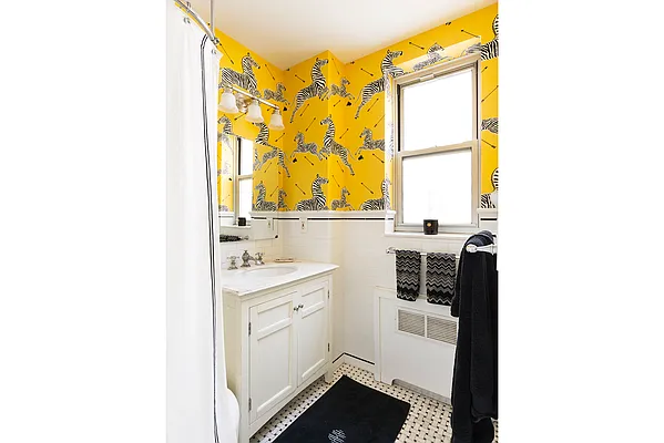 Sold by Warburg | media 5