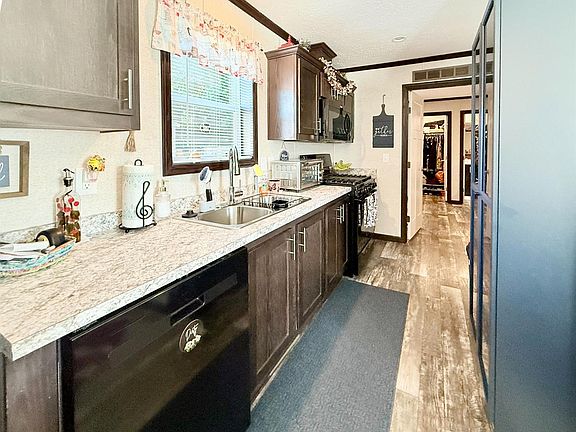 3rd image of 39500 Warren Rd Trailer 274