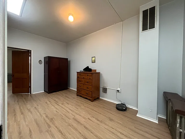 22 S Highland Ave — Photo 15