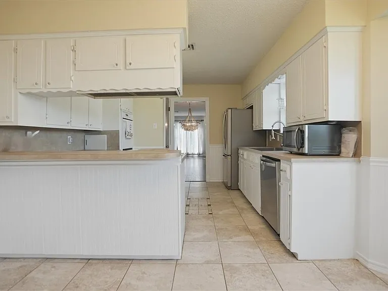6826 Sahara Dr — Photo 16
