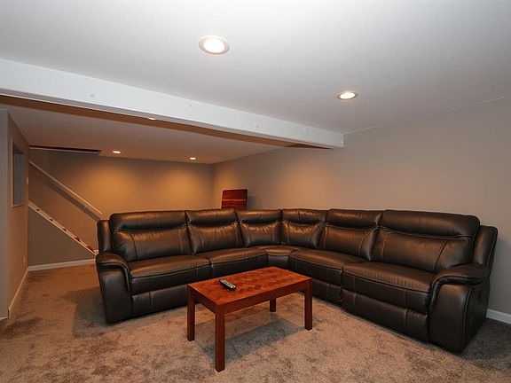 3rd image of 59 Wisteria Dr