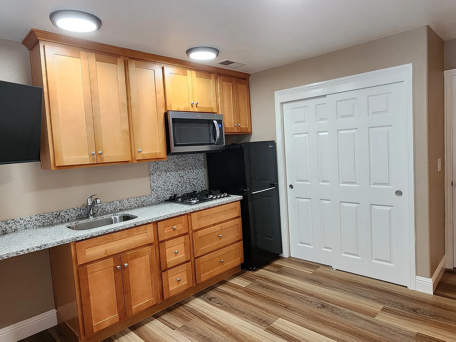 Studio, 300 sqft, $1,600 — Photo 2