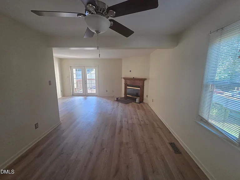 6550 Thetford Ct — Photo 14