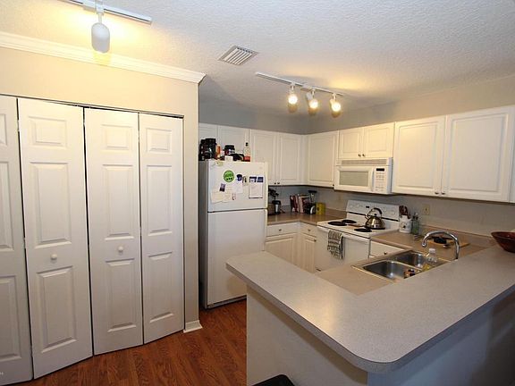 3rd image of 26202 Harbour Vista Cir