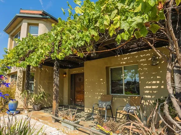 1341 W 37th Dr, Los Angeles, CA 90007
