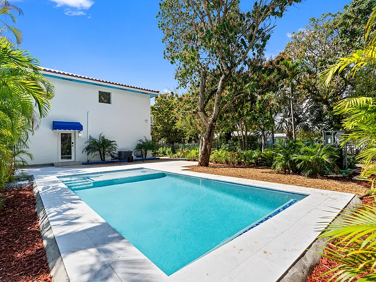 1345 SW 14th Ave — Photo 8