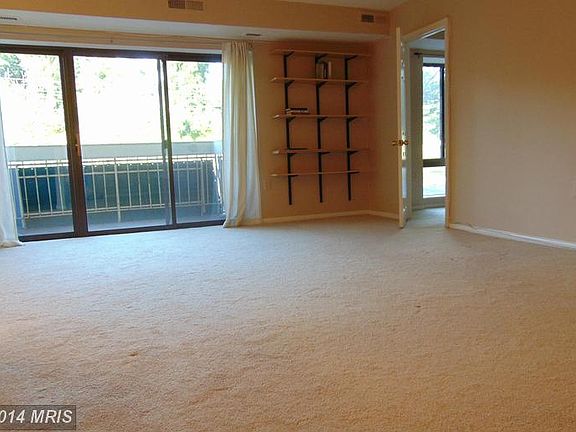 3rd image of 6133 Leesburg Pike APT 306