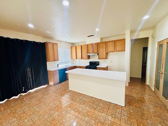 5th image of 36753 37th St E