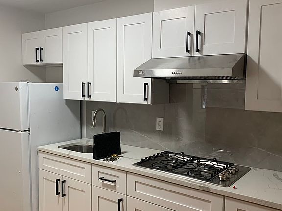 5th image of 932 123rd St Fl 2nd
