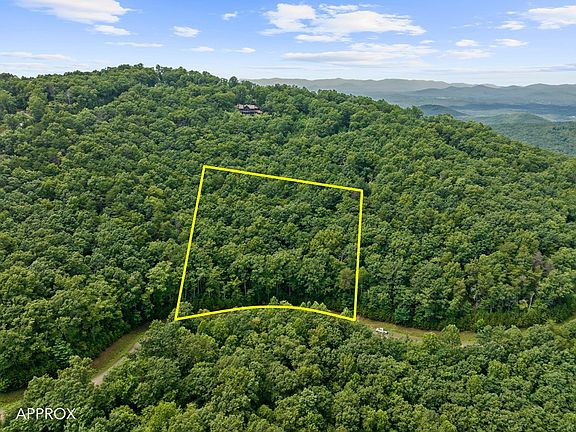 5th image of 233 Stone Cliff Dr