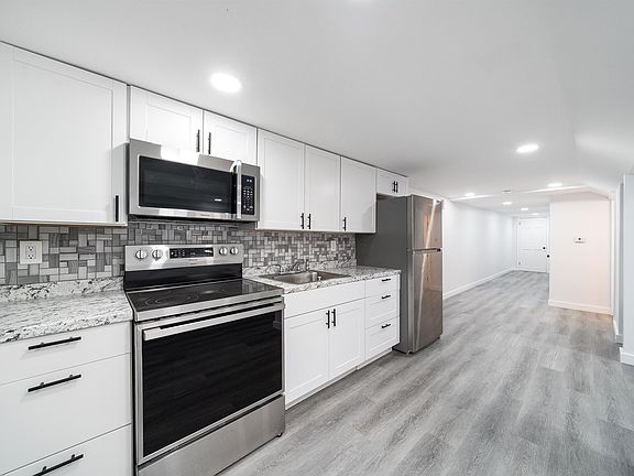3rd image of 248 Fulton Ave