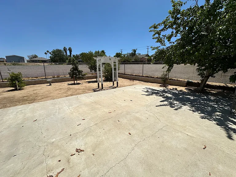 1650 N Orange St — Photo 20