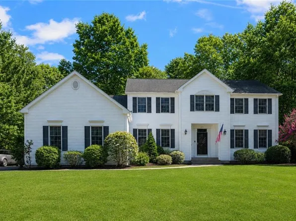 294 Sylvan Ct N, Saunderstown, RI 02874