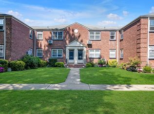 211-11 73rd Ave #B, Oakland Gardens, NY 11364