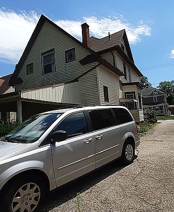 4th image of 317 W Oak St