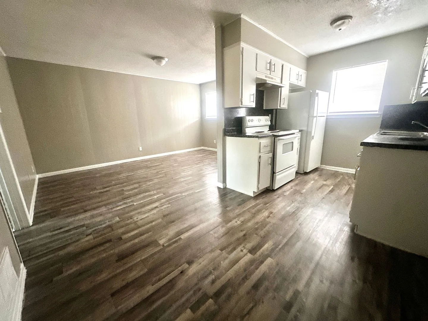 1302 Harris Apartments — Photo 3