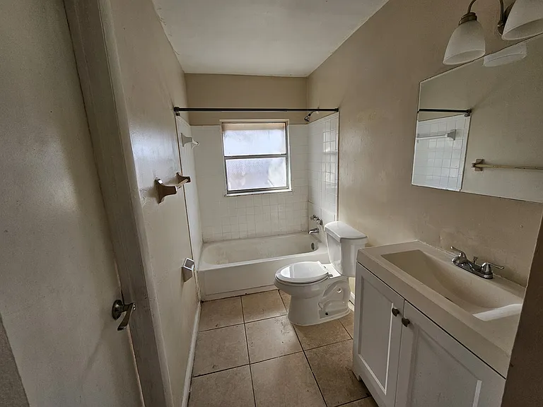 2556 NW 52nd Ave #1 — Photo 6