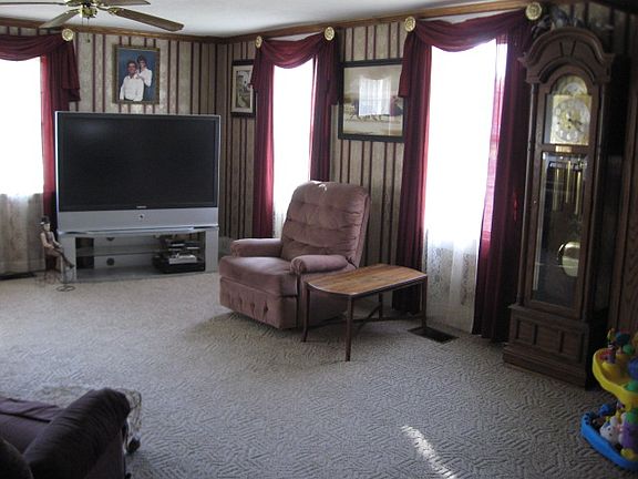 3rd image of 3977 Church St