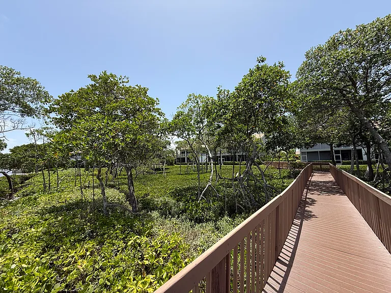 225 N Lakeshore Dr — Photo 81
