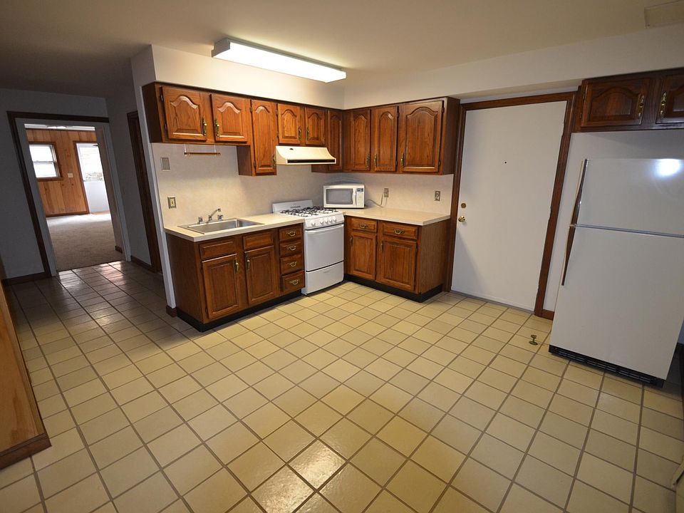 2nd image of 33 Elm St #14