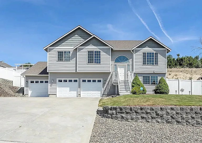 513 N 74th Ave — Photo 1