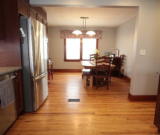4th image of 73 Albany Ave