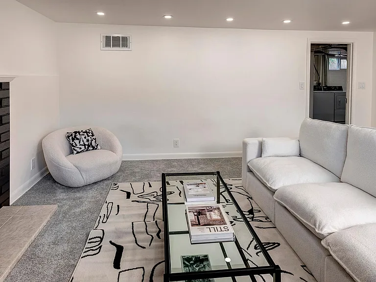 808 W Armour St — Photo 42