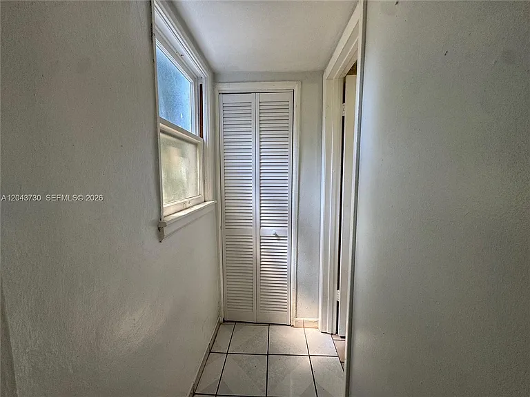 215 Columbus Pkwy — Photo 10