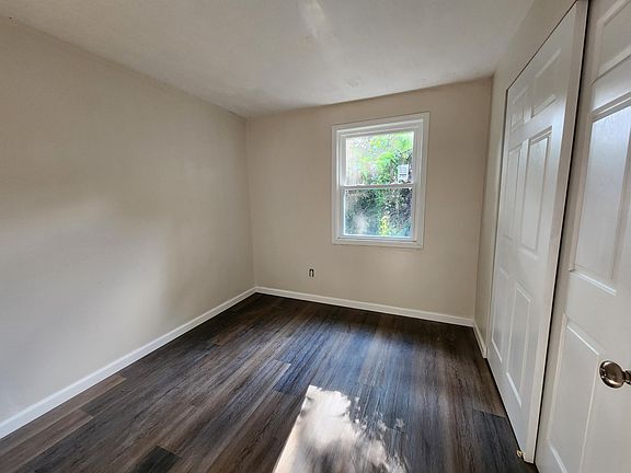 4th image of 167 Oak St